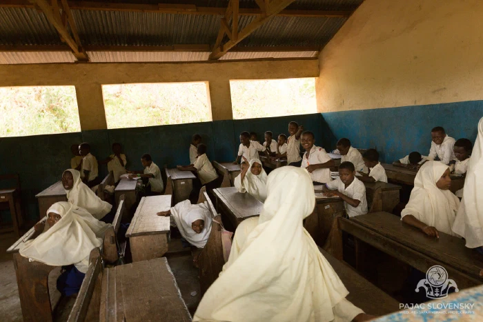 A classroom full to the last bench